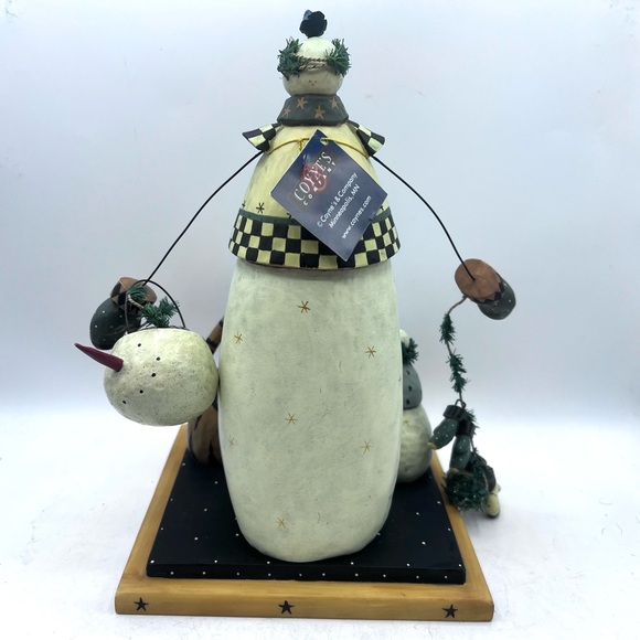 Willieraye Studio.  Hanging Mittens Out to Dry.  WW2370.   Yr 2000.   11 in tall - Picture 2 of 10